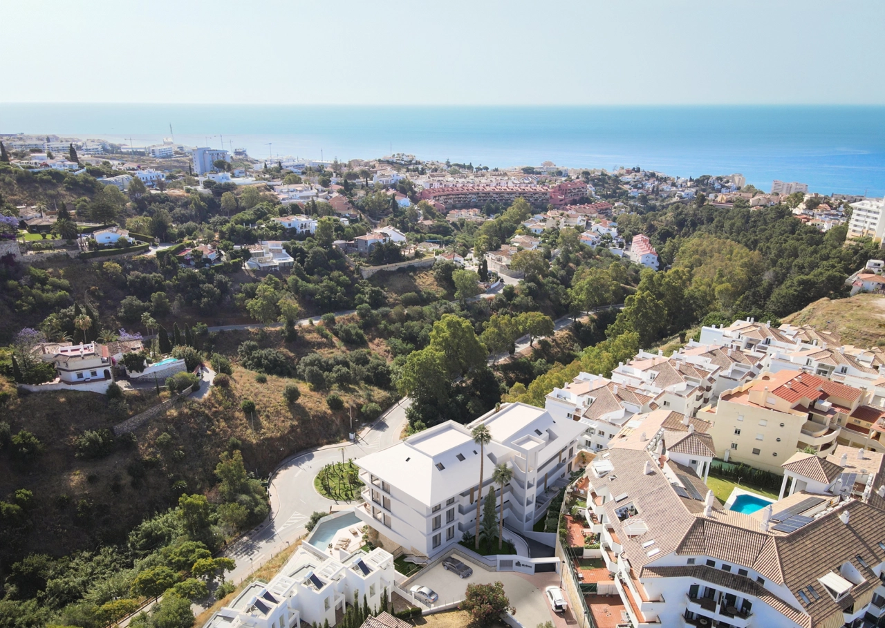 Een uitzonderlijke locatie in Fuengirola, perfect gepositioneerd om te genieten van de mediterrane levensstijl.