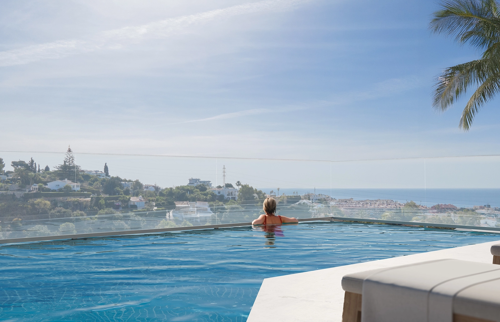 Geniet van momenten van rust en sereniteit bij het prachtige gemeenschappelijke zwembad.