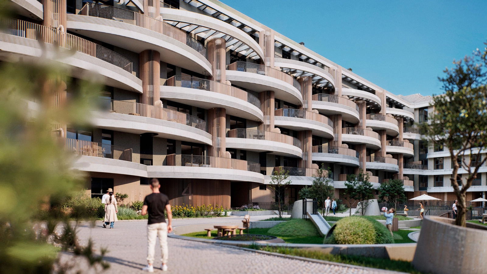 Prachtig aangelegde gemeenschappelijke tuinen en een kinderspeeltuin, die een veilige en groene omgeving bieden voor gezinnen.