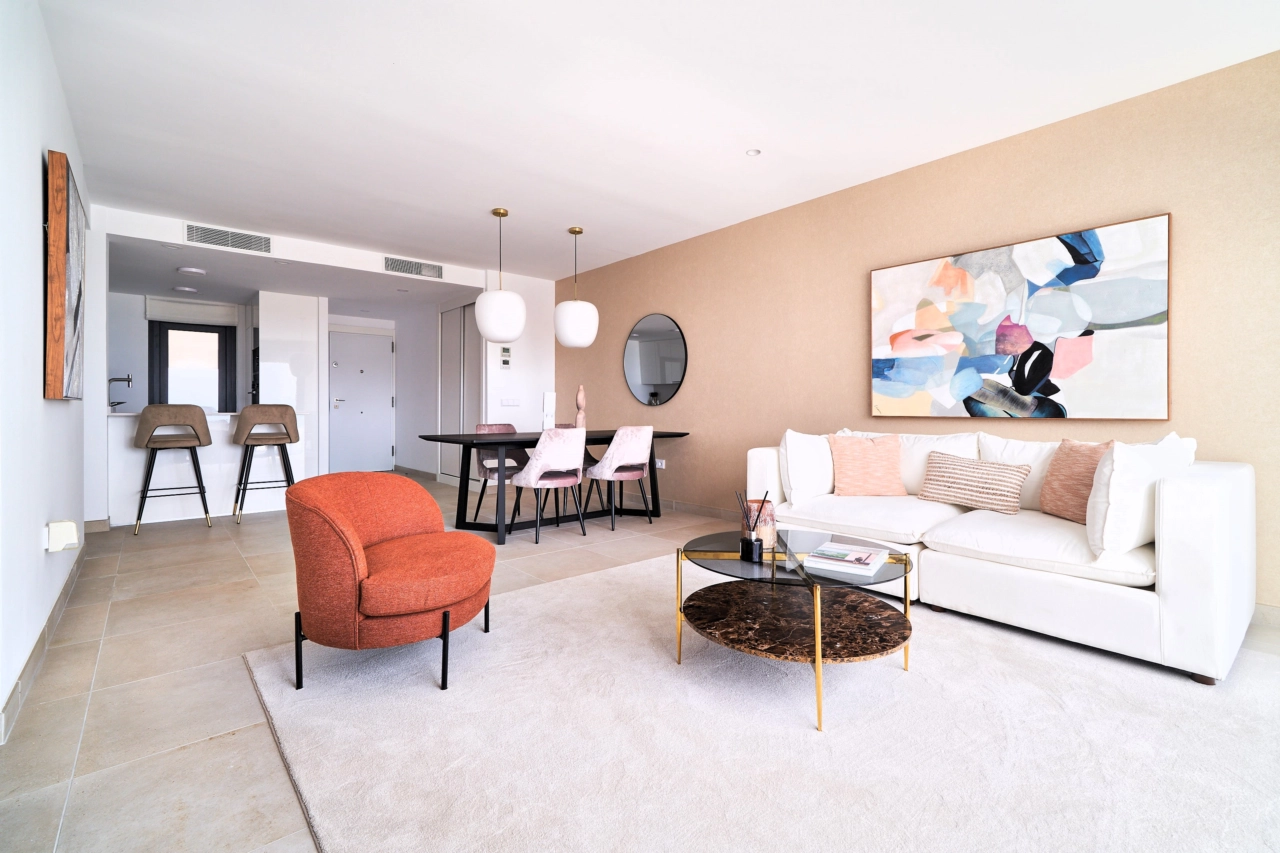 Lichte en elegante woonruimtes, ontworpen voor comfort, met een moderne inrichting en hoogwaardige afwerkingen.