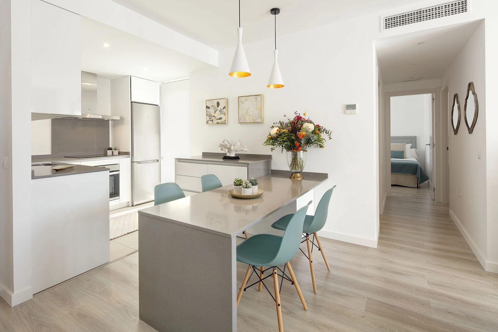 Lichte, open keukens met moderne ontwerpen en hoogwaardige afwerkingen, perfect om te koken en te entertainen.