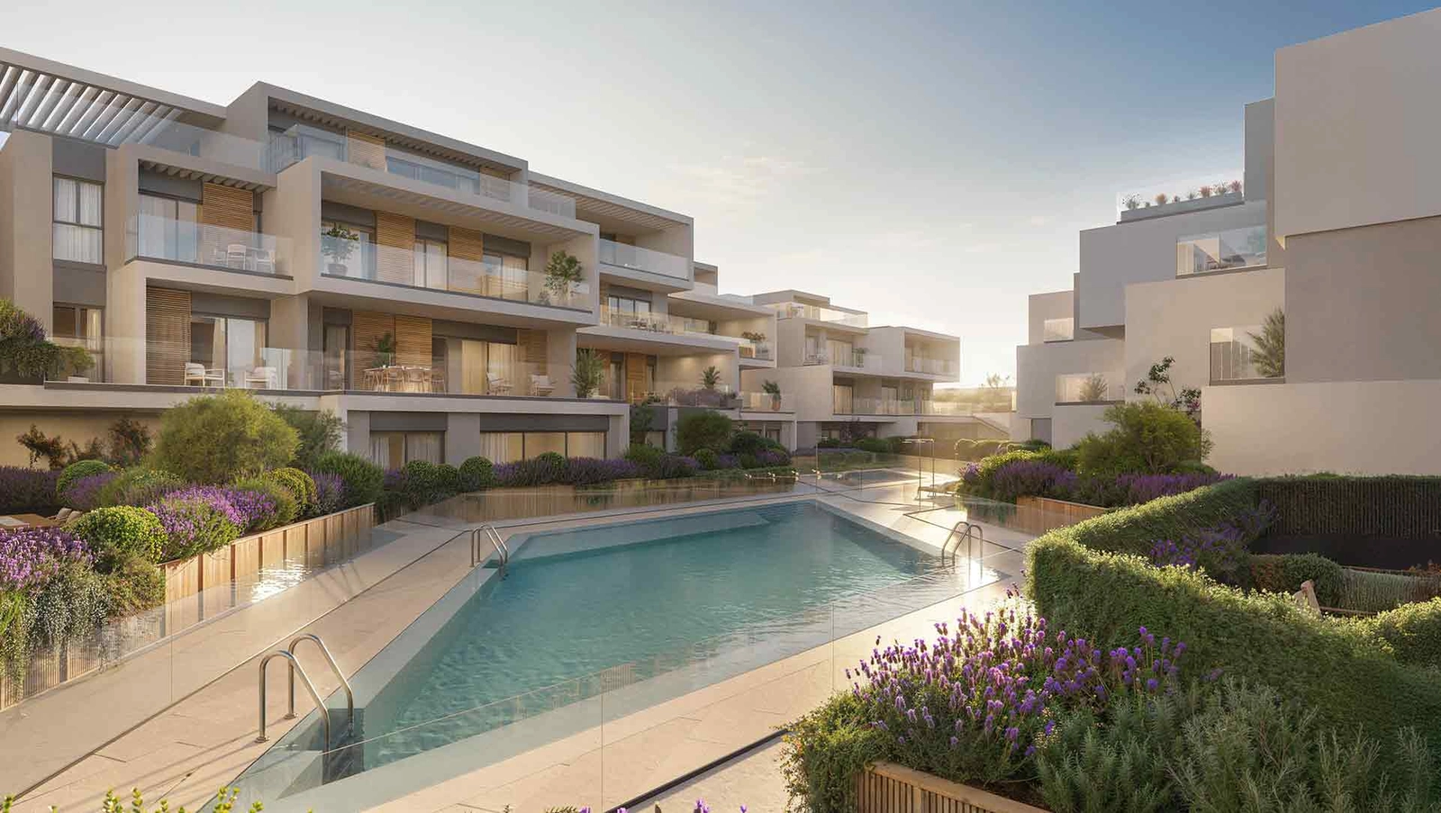 Geniet van vredige avonden bij het zwembad terwijl de zon ondergaat boven deze exclusieve gemeenschap in Marbella.