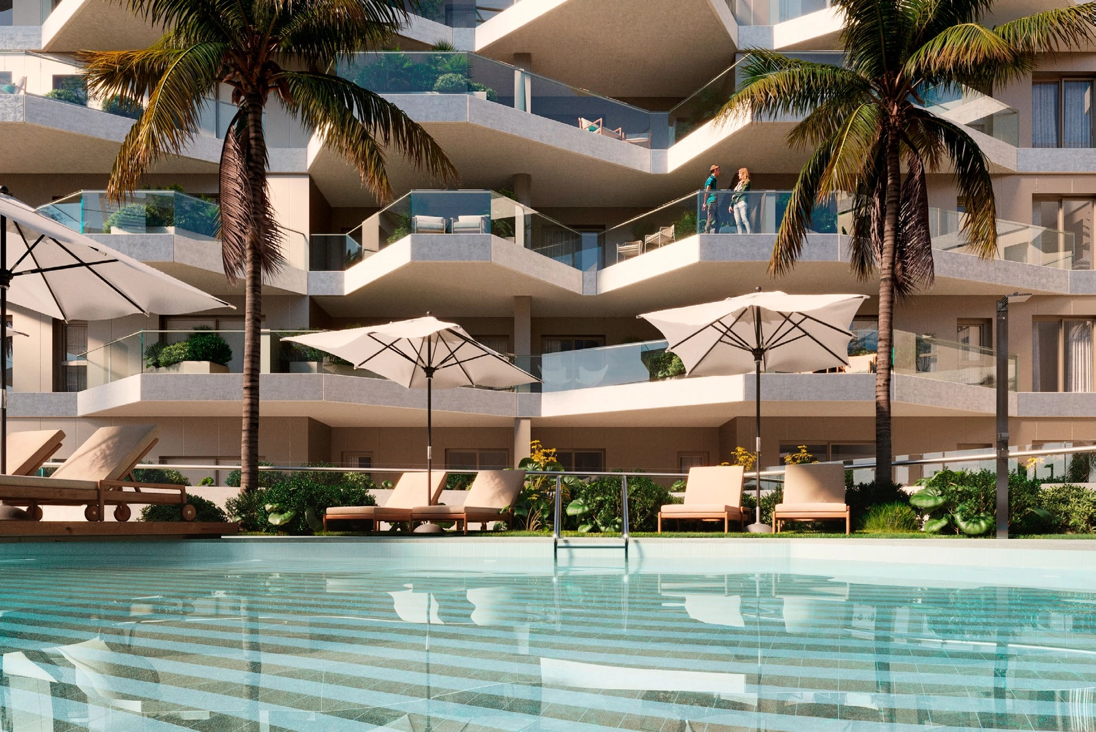 Het hoofdzwembad buiten is een uitnodigende ruimte om te ontspannen, zwemmen en socialiseren onder de mediterrane zon.