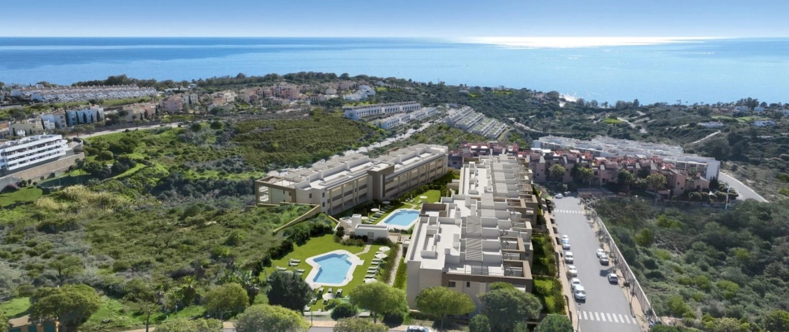 Een luchtfoto die de bevoorrechte ligging van het complex aan zee aan de Costa del Sol toont.