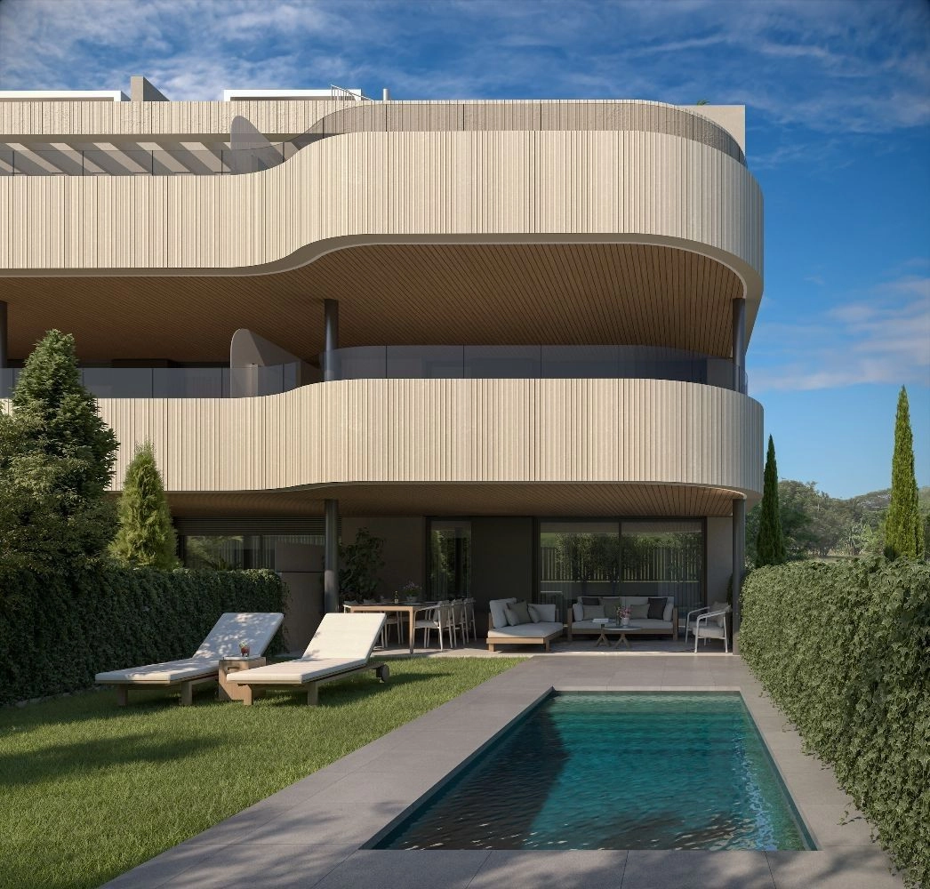 Een gelijkvloerse woning met een privétuin en een eigen zwembad, die privacy en directe toegang tot het buitenleven biedt.