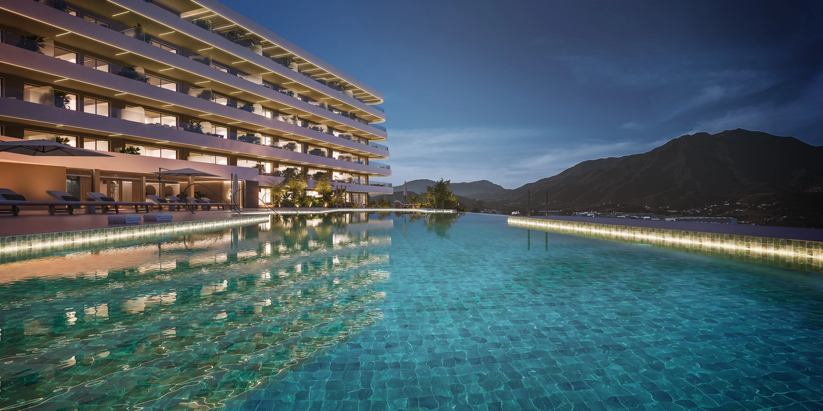 Het gemeenschappelijke overloopzwembad bij zonsondergang, biedt een serene ruimte om te zwemmen en te ontspannen terwijl u geniet van het bergpanorama.