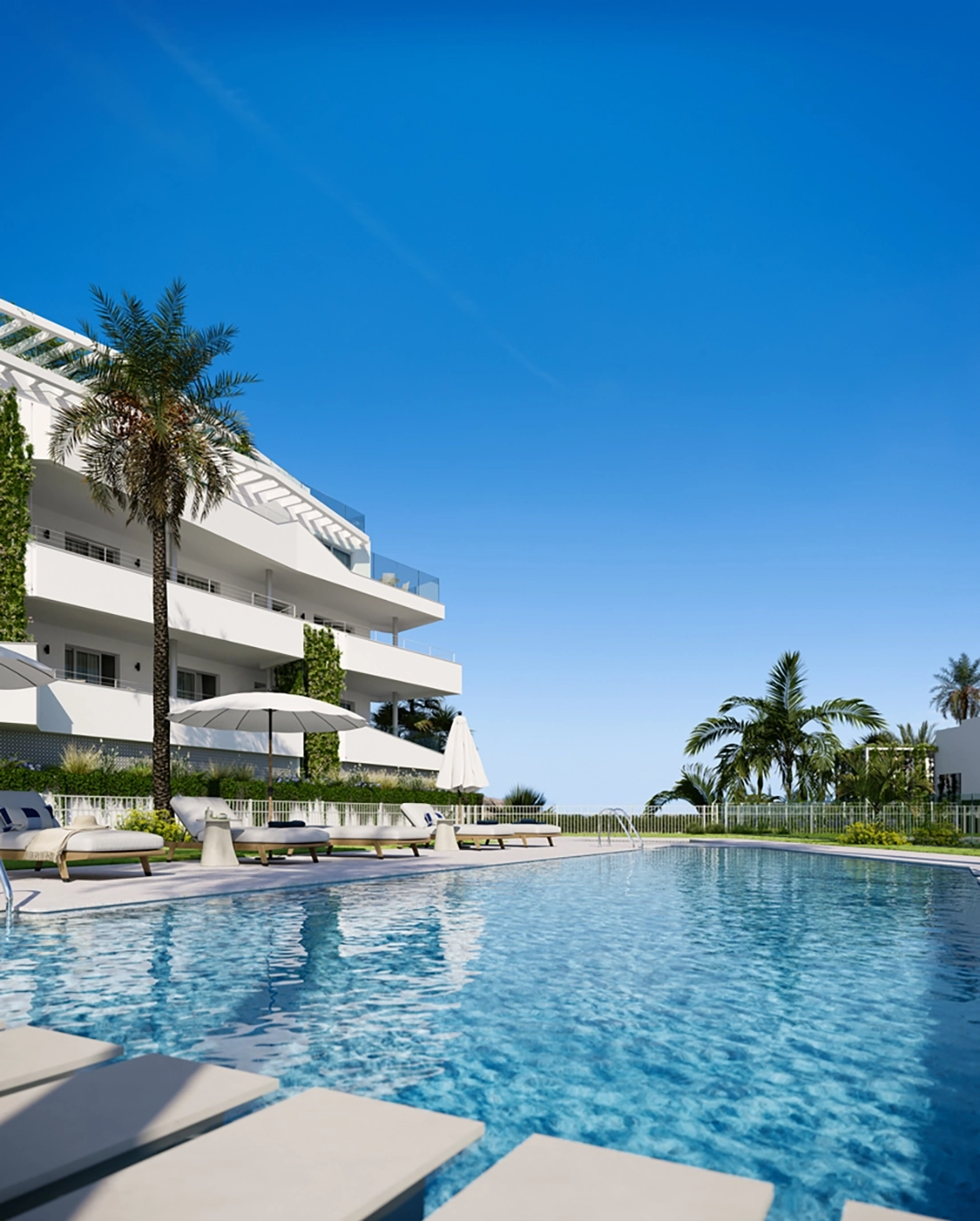 Het zwembadgedeelte voor bewoners biedt een rustige plek met een prachtig uitzicht op de Middellandse Zee.