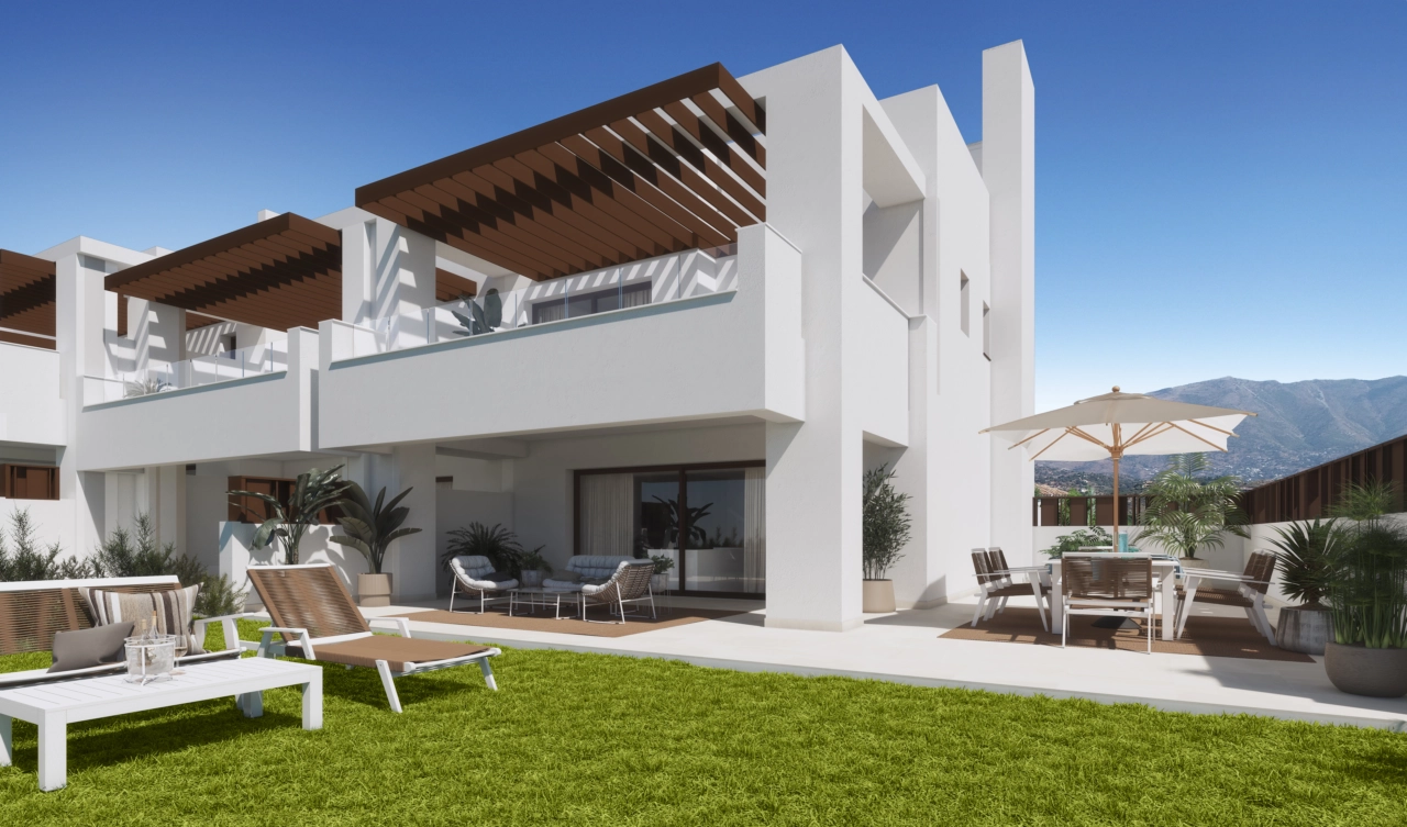 Moderne architectuur wordt aangevuld met privétuinen, ideaal om te genieten van het klimaat van de Costa del Sol.
