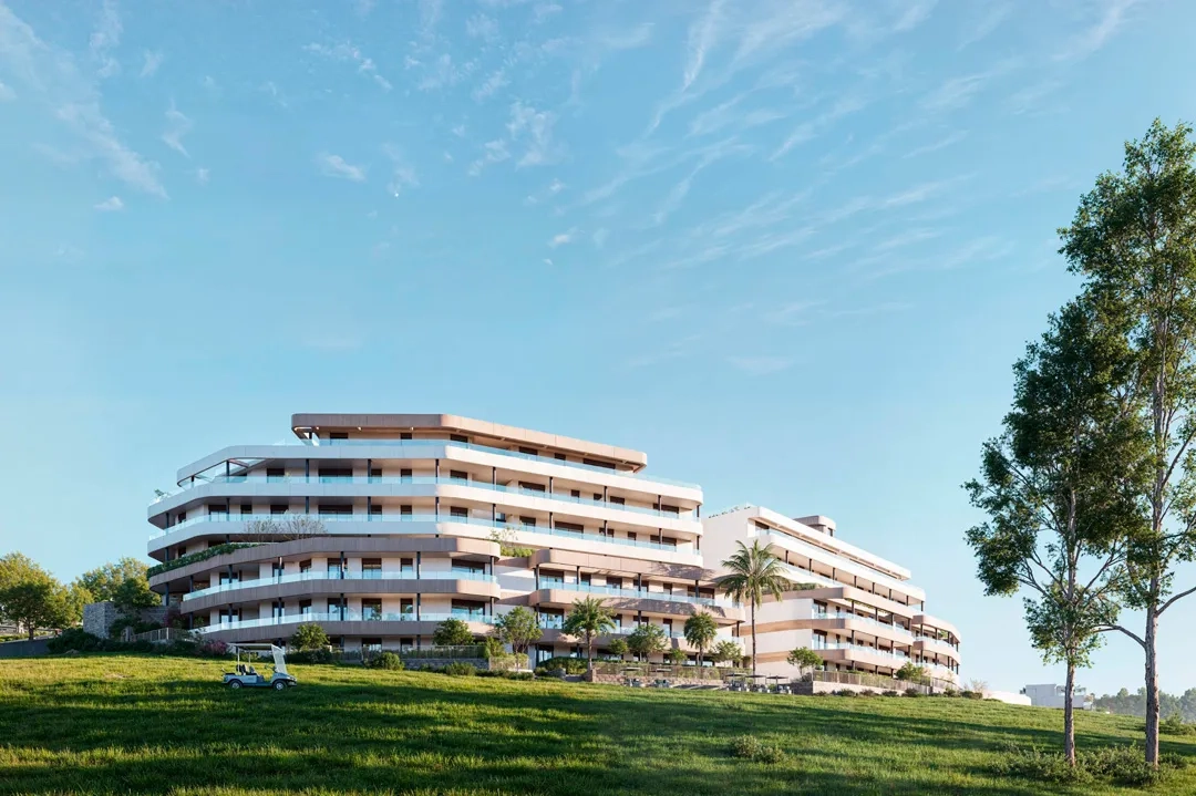 De eigentijdse architectuur van het project integreert prachtig met het groene landschap van de golfbaan.