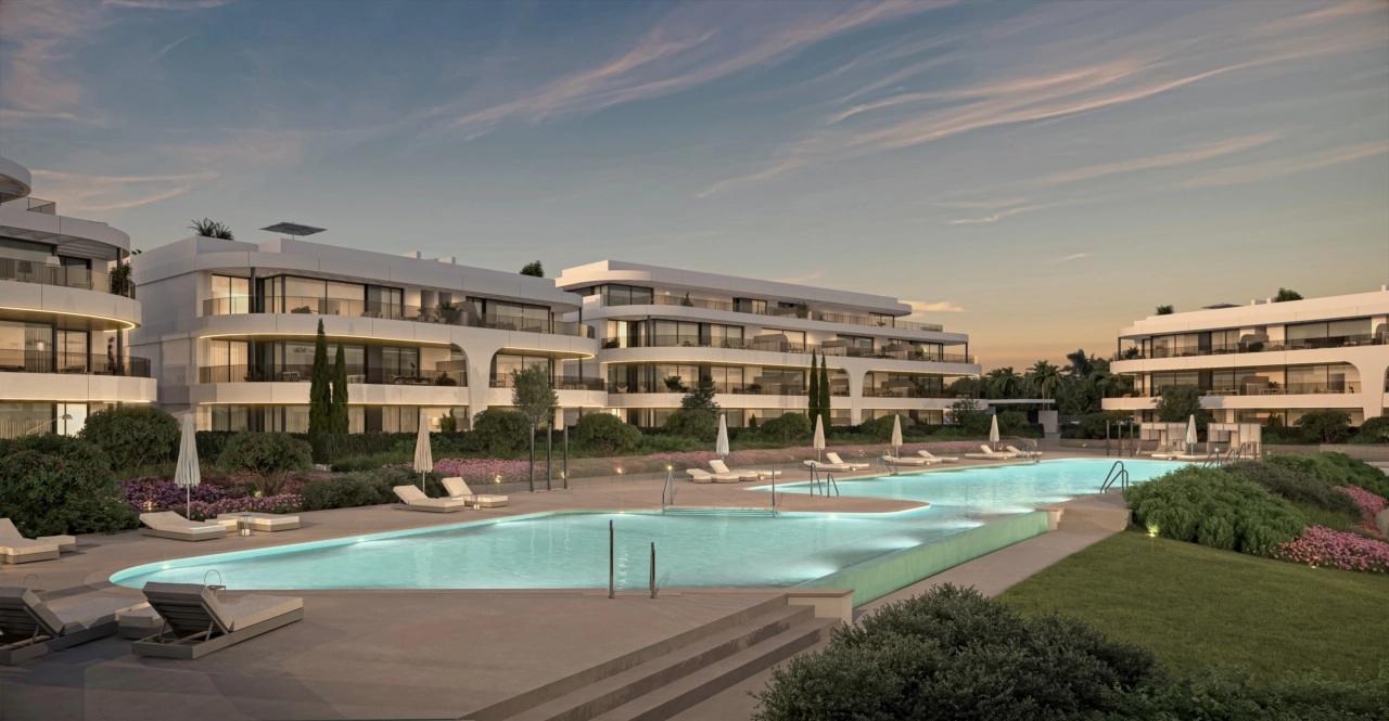 Ervaar prachtige zonsondergangen boven het rustige zwembad en de aangelegde tuinen van dit luxe Estepona-project.