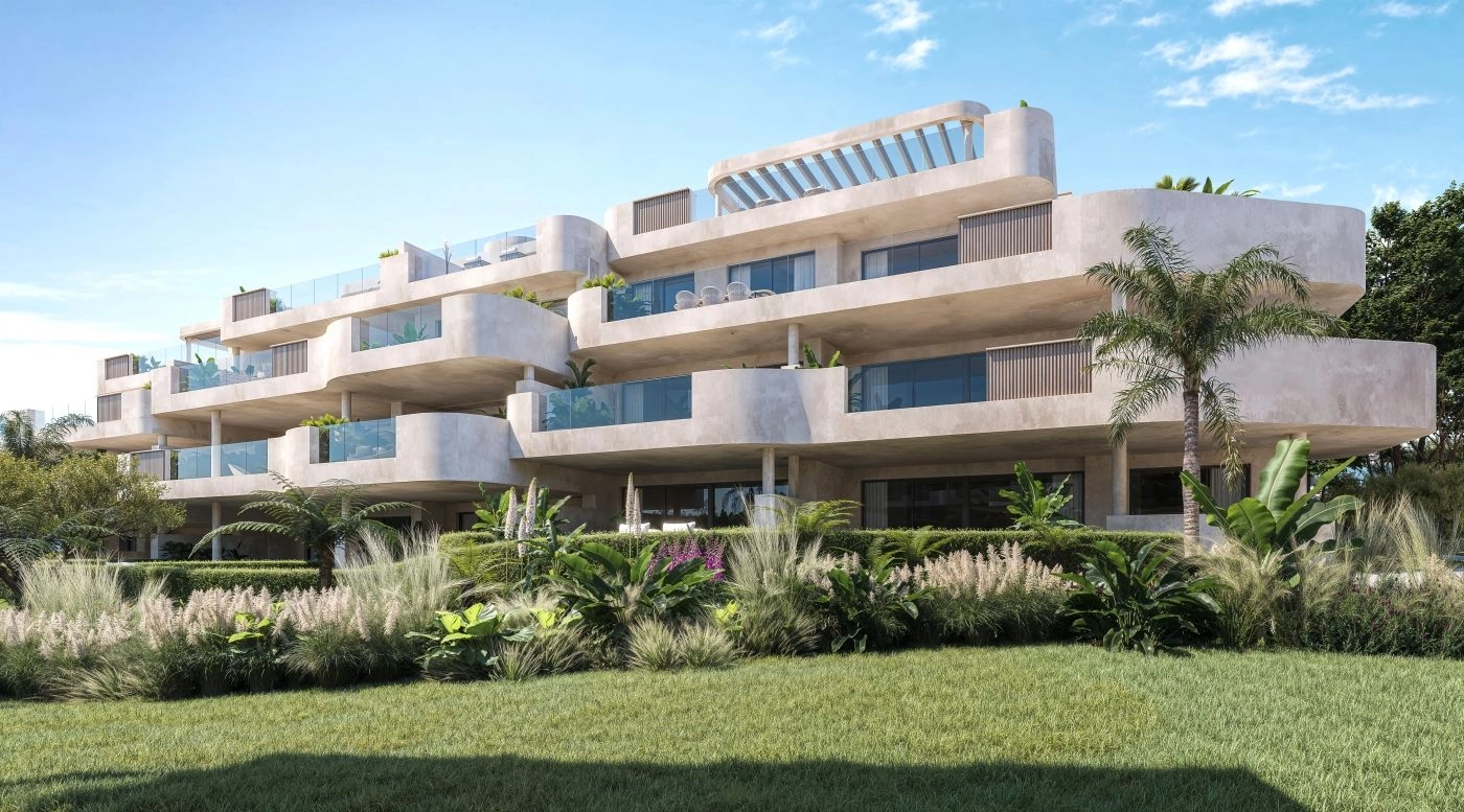 De elegante, eigentijdse architectuur van de residenties, gelegen te midden van prachtig aangelegde tuinen.
