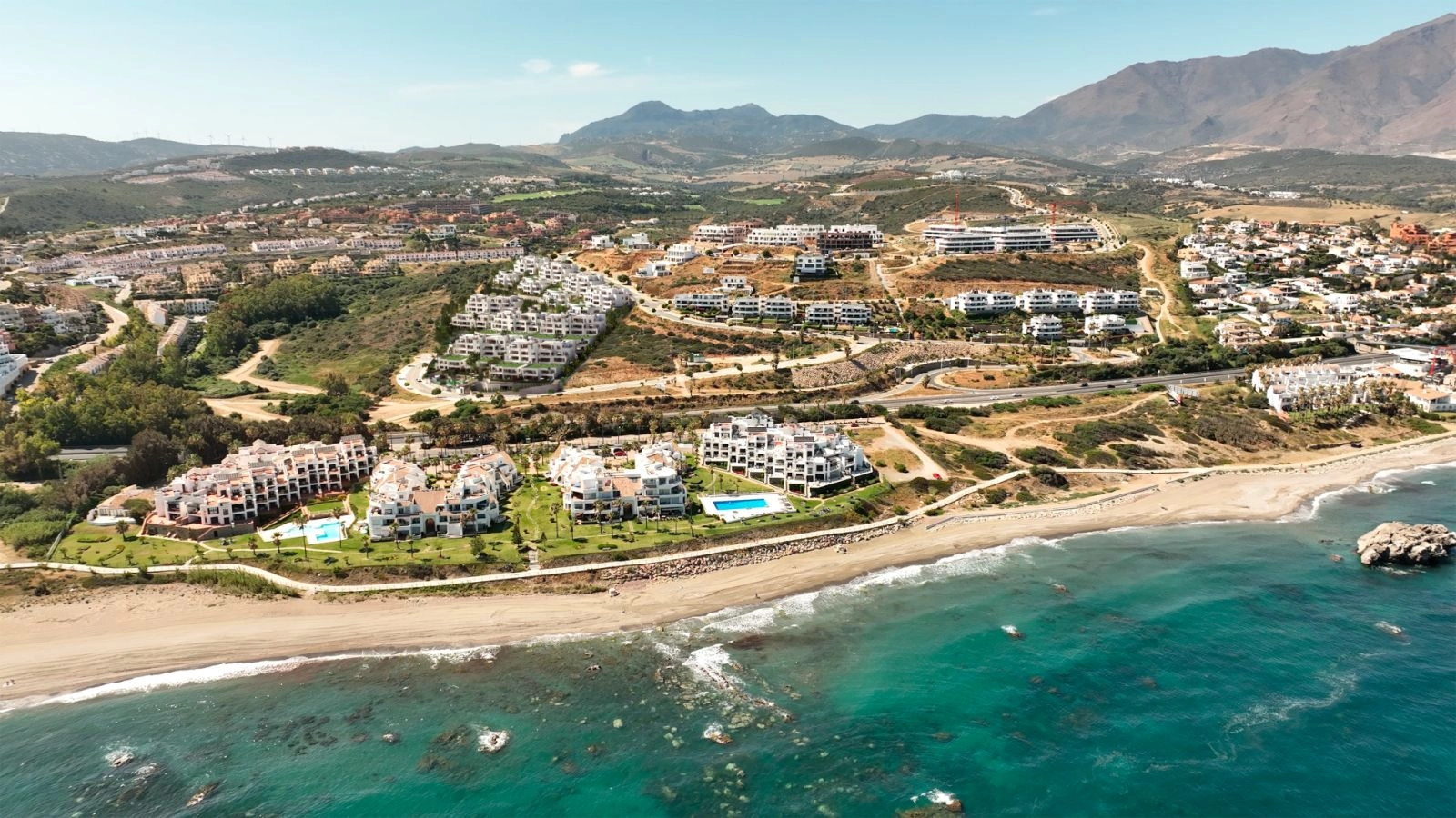 Een ongeëvenaarde locatie aan de Costa del Sol, op slechts enkele ogenblikken van de prachtige Mediterrane stranden.