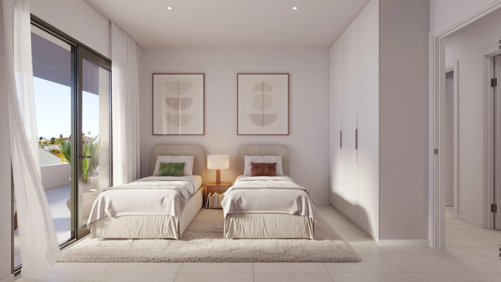 Een comfortabele logeerkamer, ontworpen met serene kleuren en veel natuurlijk licht.