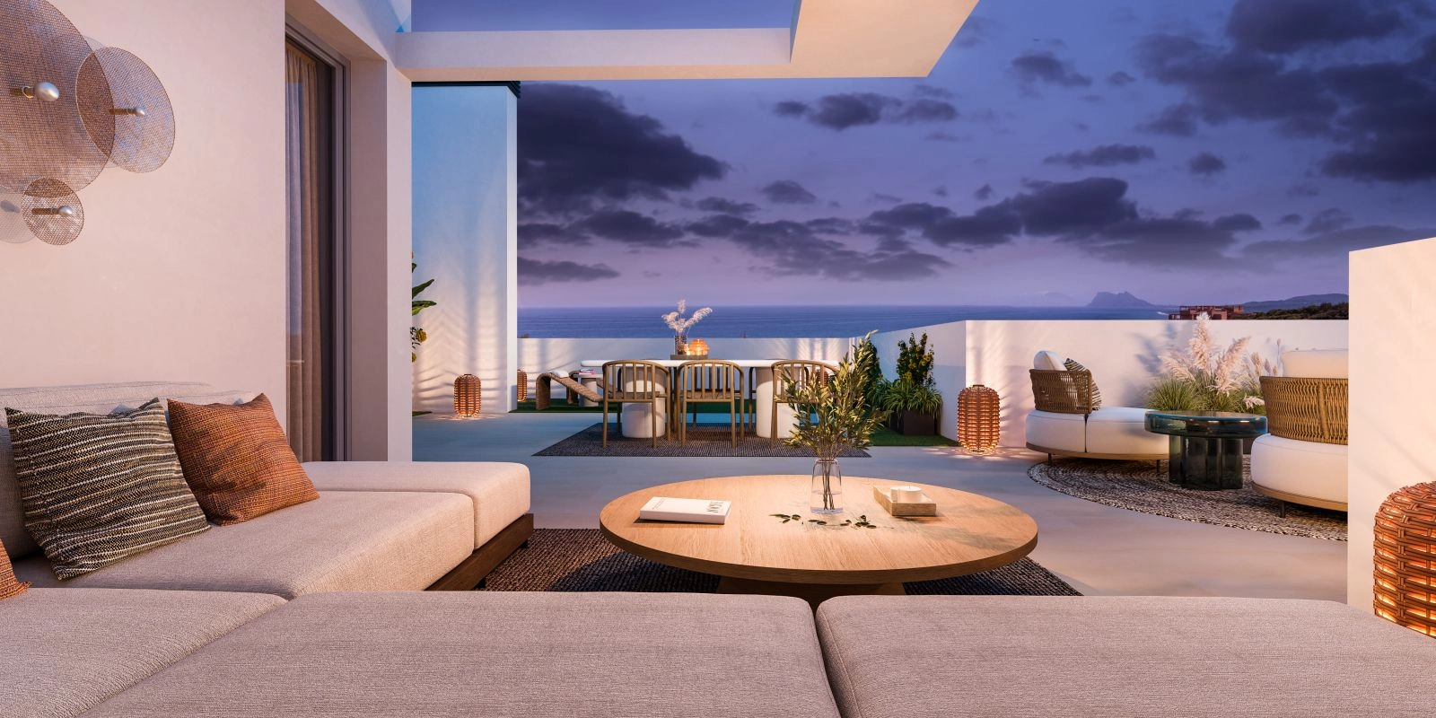 Uw privéterras, een perfecte setting voor onvergetelijke avonden met uitzicht op de zee, Gibraltar en Afrika.