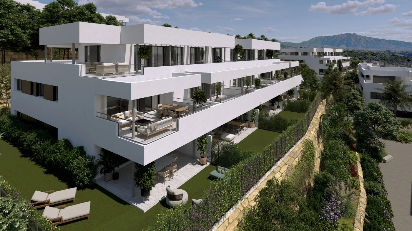 Architectonisch ontwerp dat naadloos aansluit bij het natuurlijke landschap van Casares.