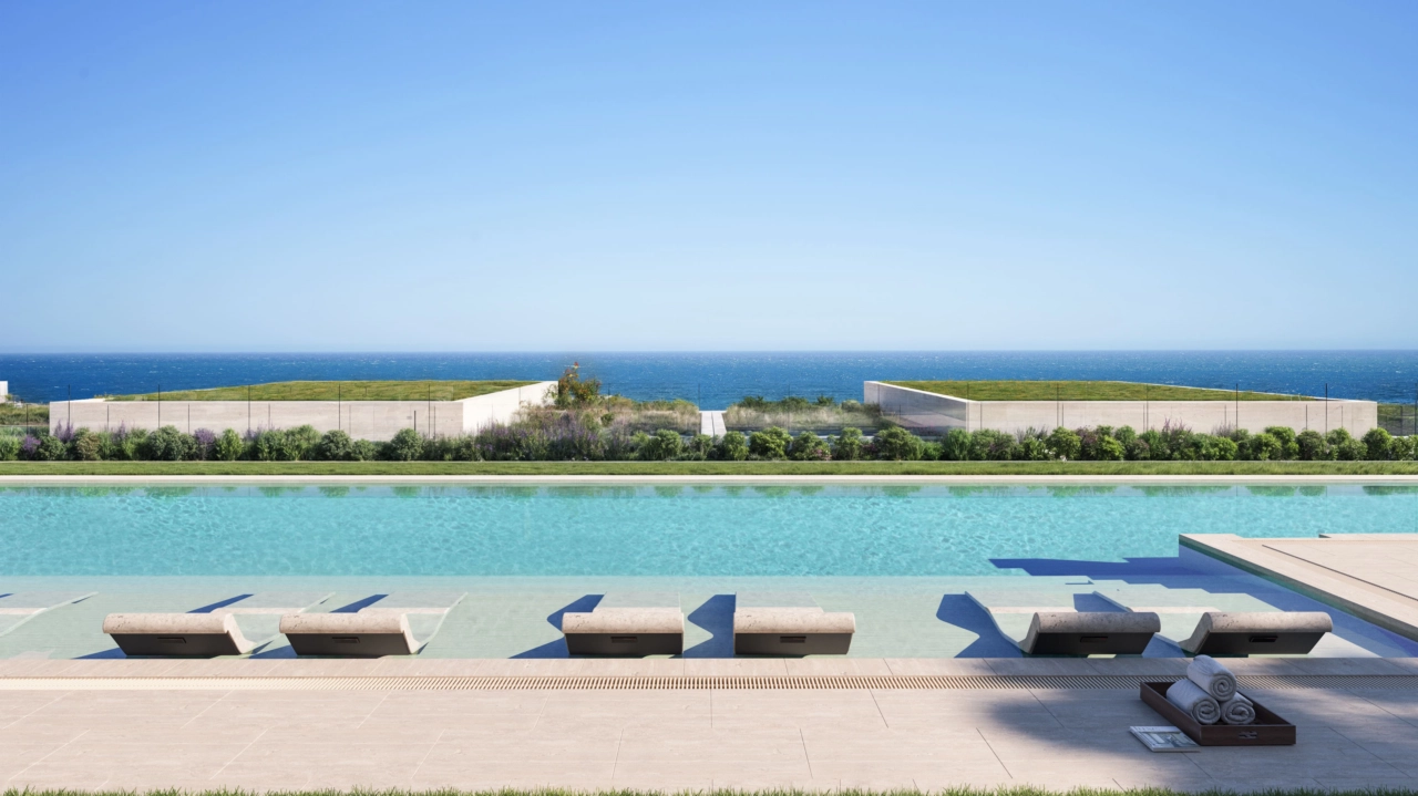 Het prachtige gemeenschappelijke zwembad heeft een overlooprand die opgaat in de Middellandse Zee-horizon.