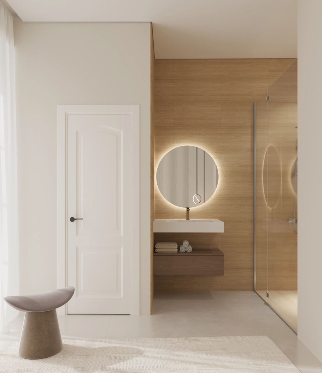 Een elegante ensuite badkamer, voorzien van tegels met houteffect en een stijlvol, verlicht badmeubel.