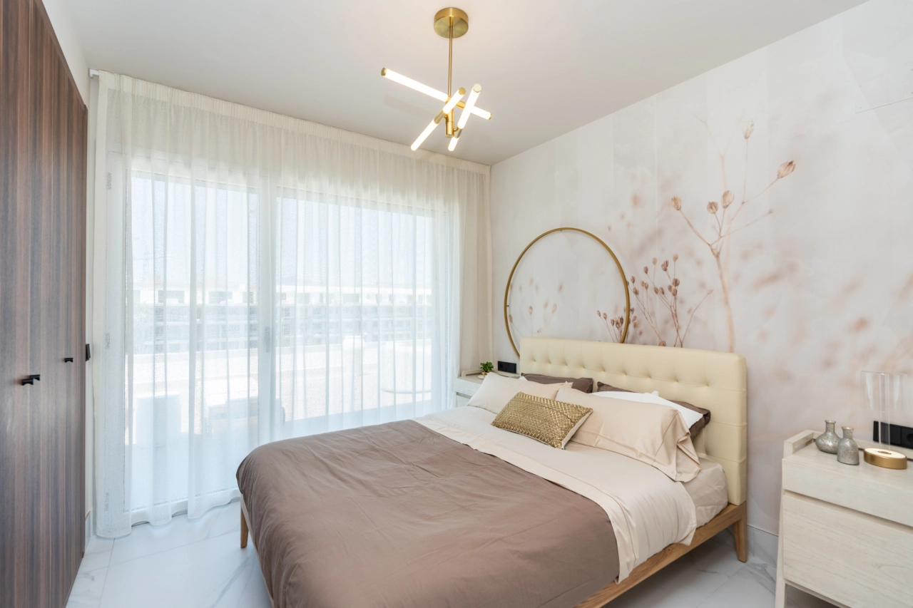 Elke slaapkamer is een oase van rust, zorgvuldig ontworpen met comfort en sereniteit in gedachten.