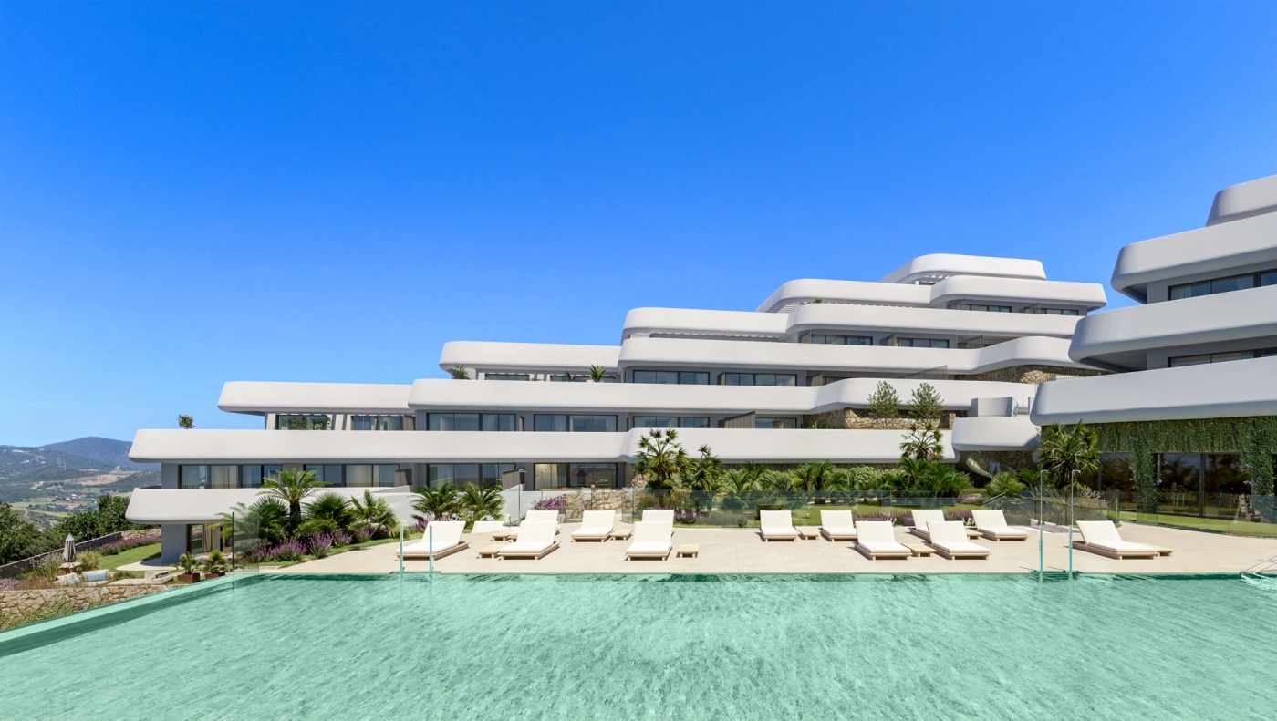 Het gemeenschappelijke overloopzwembad is een rustige oase met uitzicht over het prachtige landschap van Casares.